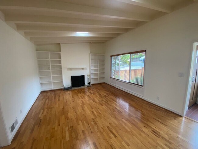 Building Photo - 340 Bishop Ave