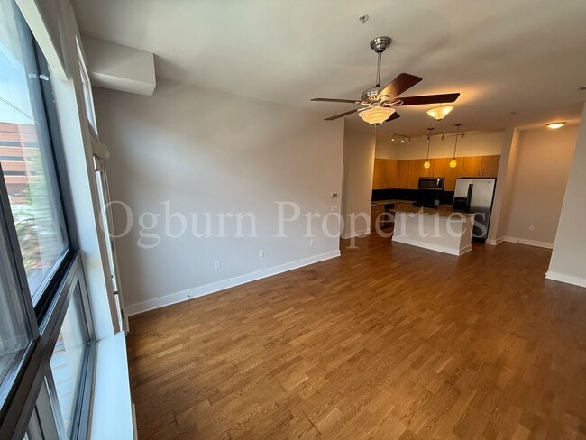 Building Photo - 810-406 W. 4th St-2BR/1BA 4th & Broad Condo!