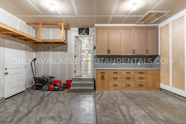 Building Photo - 4143 N Fairfield Dr