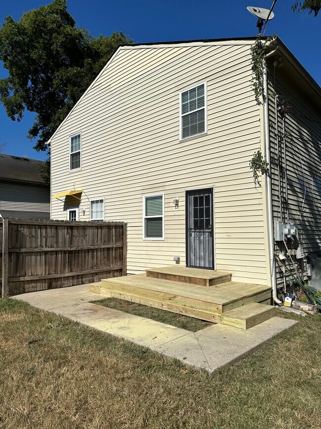 Building Photo - 817 31st Ave N