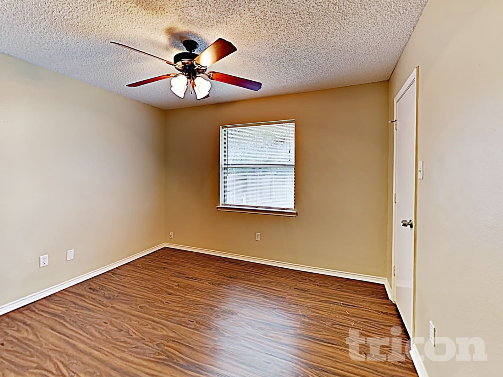 Building Photo - 773 Parkview Dr