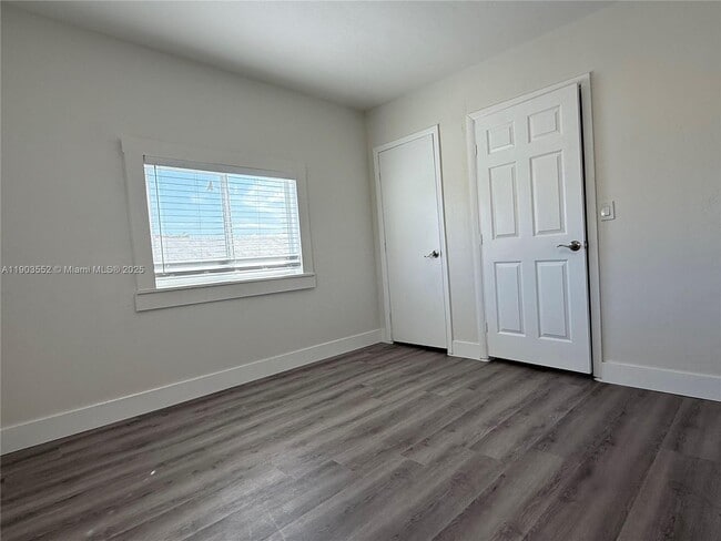 Building Photo - 2630 SW 31st Pl