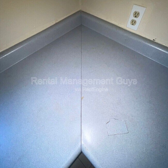 Building Photo - 3319 Longfellow Ave