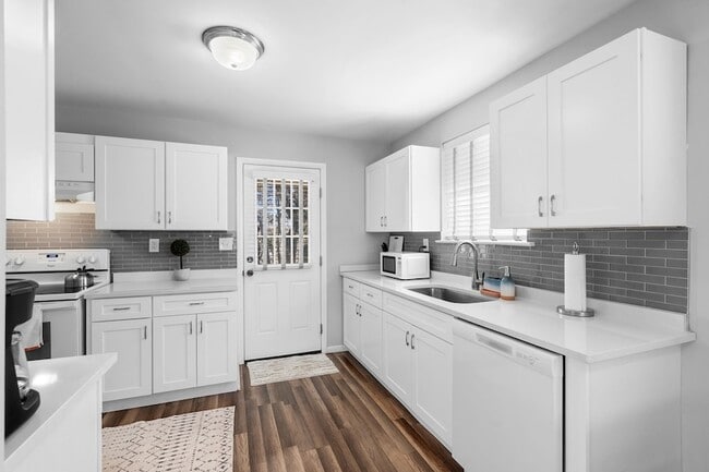 Building Photo - 1122 2nd Ave S