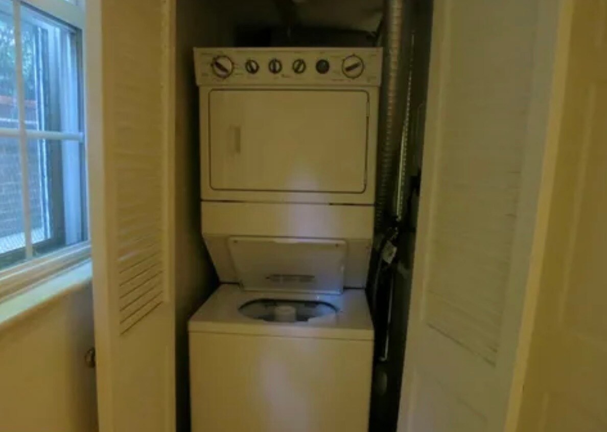 Building Photo - 420 1/2 N Saint Asaph St