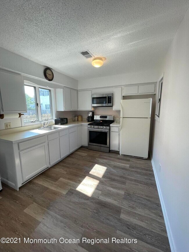 Building Photo - 231 Sumner Ave