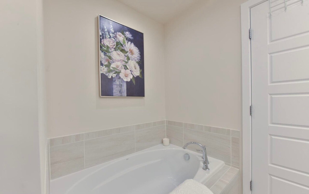 Building Photo - 12611 Macaulay St