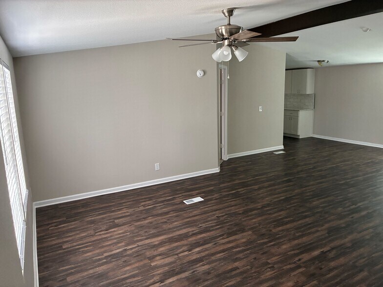 Building Photo - 1403 Darold Dr