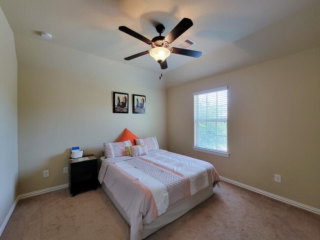 Building Photo - 715 Charleston Heights Ln