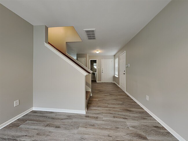 Building Photo - 16326 Royal Fort Ln