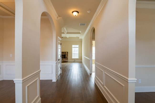 Building Photo - 1037 Dietrich Ln