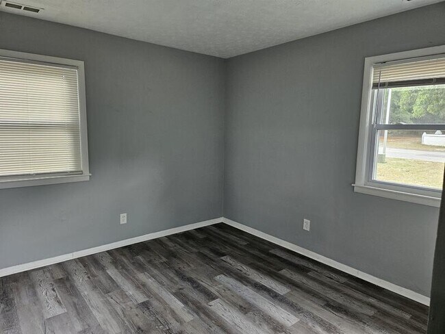 Building Photo - 6607 Amanda Cir