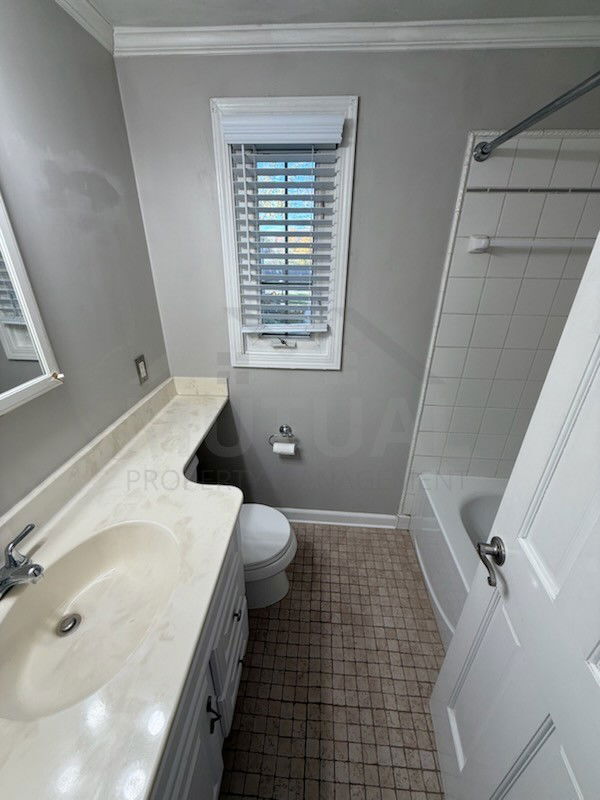 Building Photo - 1702 Graefield Rd