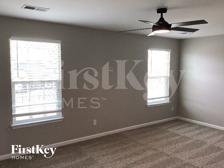 Building Photo - 2816 Bluestem Ln