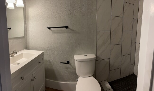 Building Photo - 4923 Chicago St