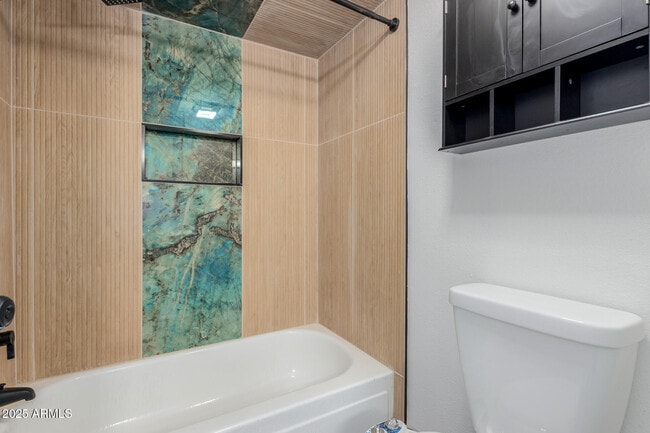 Building Photo - 2625 E Indian School Rd