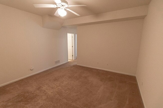 Building Photo - 3324 E St Charles Rd