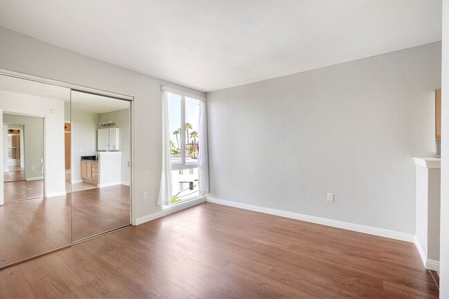 Building Photo - Modern Top Floor Condo in Gated Community Near SDSU