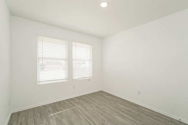 Building Photo - 5915 Sunset Song Ln