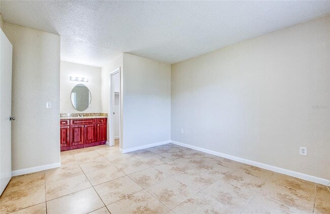 Building Photo - 455 Alt 19