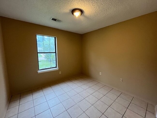 Building Photo - Renovated 3 Bedroom 1 Bath Home for Rent!