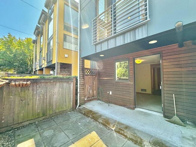 Building Photo - Three-Level Loft-Style 2BR | 3BA with Priv...
