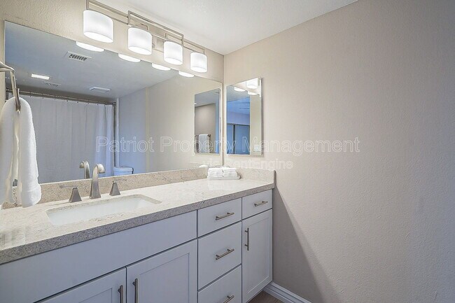 Building Photo - 10527 E Fanfol Ln