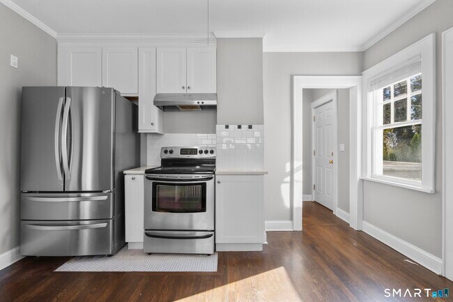 Building Photo - 118 Colonial Rd