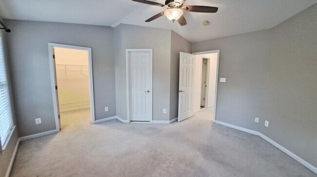 Building Photo - 3 Bed / 2-1/2 Bath Single Family Townhome with 1-Car Garage