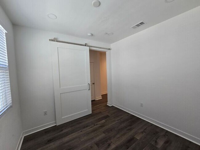 Building Photo - Modern Oceanside Home with Spacious Layout in a Desirable Community
