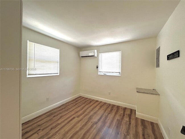 Building Photo - 407 NW 11th Ave