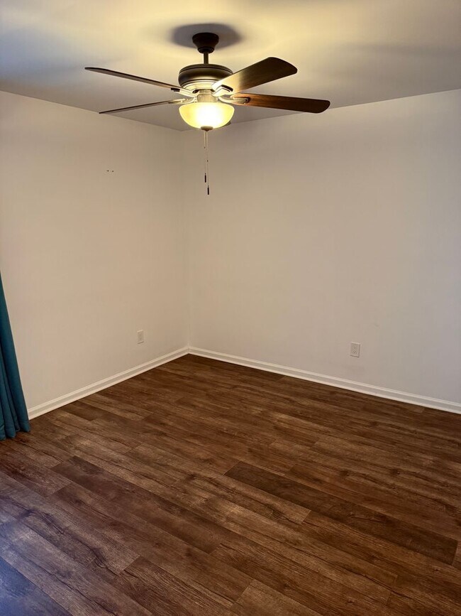 Building Photo - Updated Home near Waverly Park