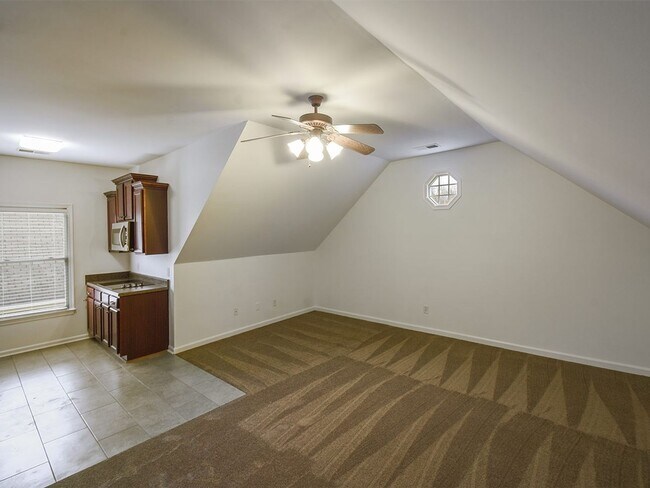 Building Photo - GORGEOUS 4 bed, 3.5 bath home near Macon a...