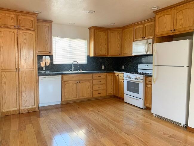 Building Photo - 1691 Albion Ct