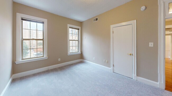 Building Photo - Columbia Heights Two Bedroom Apartment W/P...