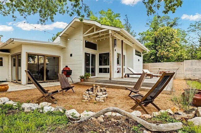 Building Photo - 1809 Sylvan Dr