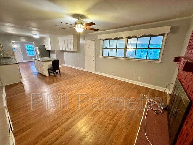 Building Photo - 313 Myles Ave