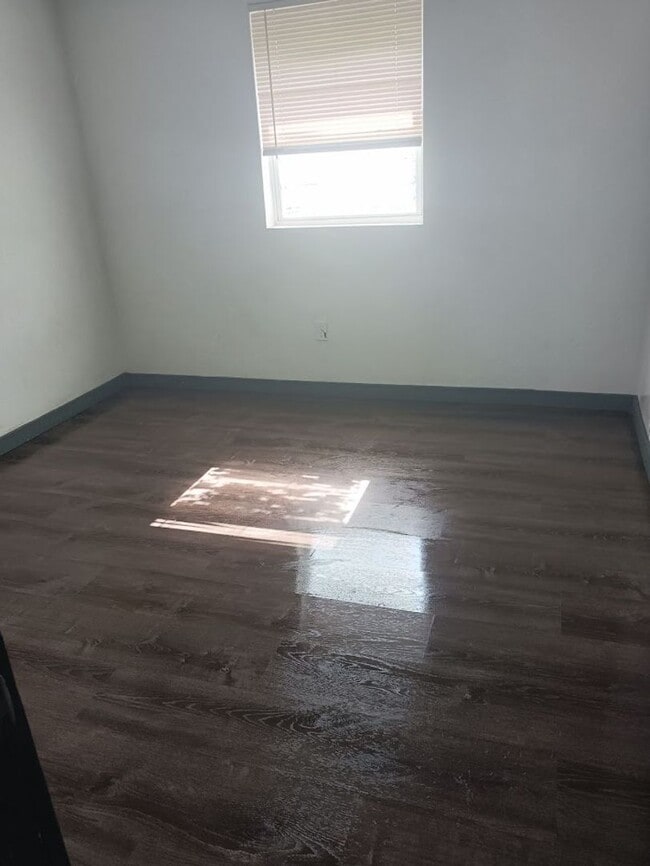 Building Photo - 6111 S Klein Ave