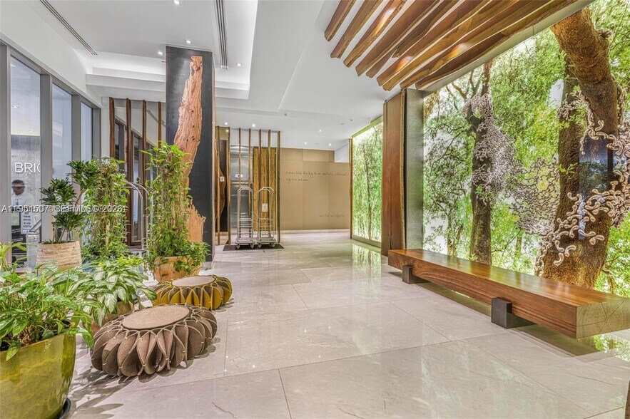 Building Photo - 1010 Brickell Ave