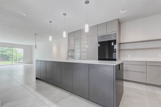 Building Photo - 1222 Marconi St