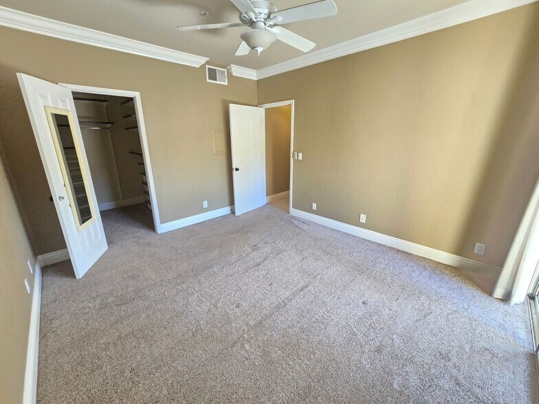 Building Photo - 22681 Oakgrove, 326