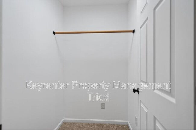 Building Photo - 2 Blue Stone Ln