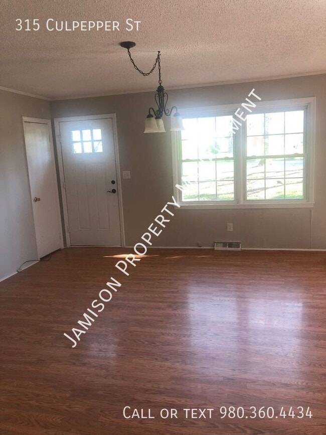 Building Photo - 315 Culpepper St