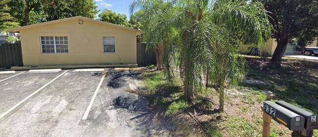 Building Photo - 932 NW 3rd Ave