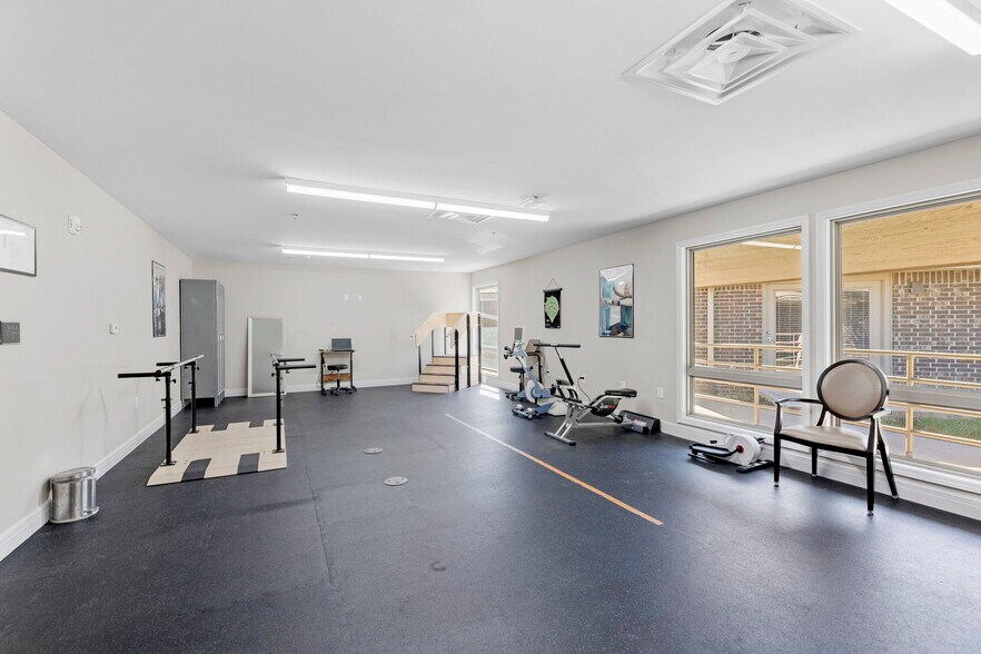 Building Photo - 2900 NE Kendallwood Pkwy