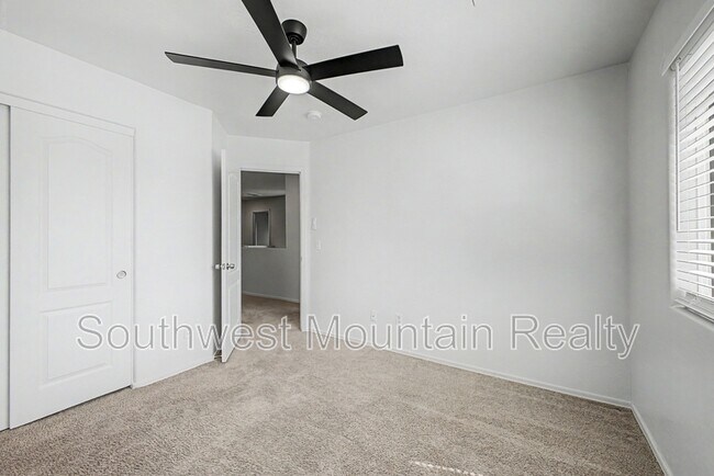 Building Photo - 33583 N Wash View Rd