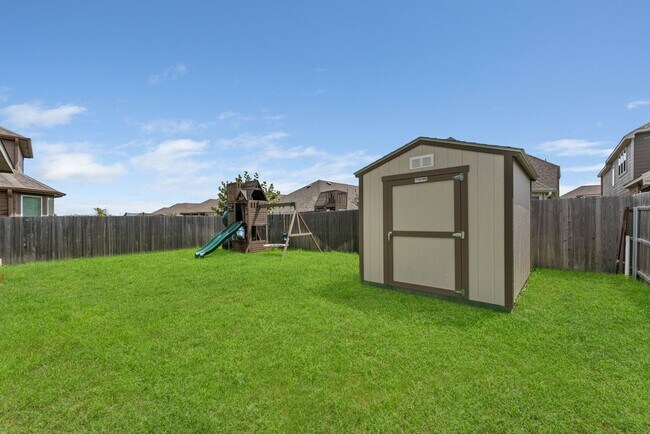 Building Photo - 942 Blue Violet