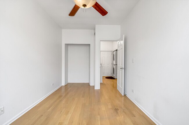 Building Photo - 3262 W Armitage Ave