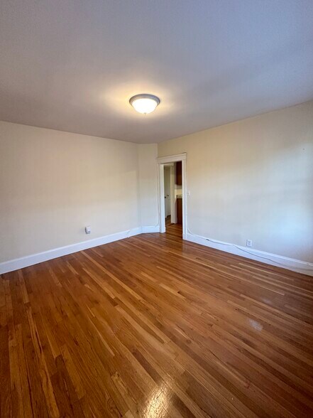 Building Photo - 7 Stedman St