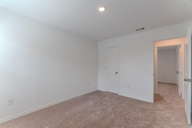 Building Photo - 15178 Cyn Rpds Rd